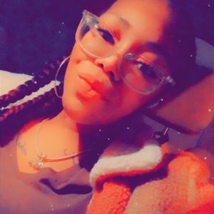 Meet your Posher, Lucoya